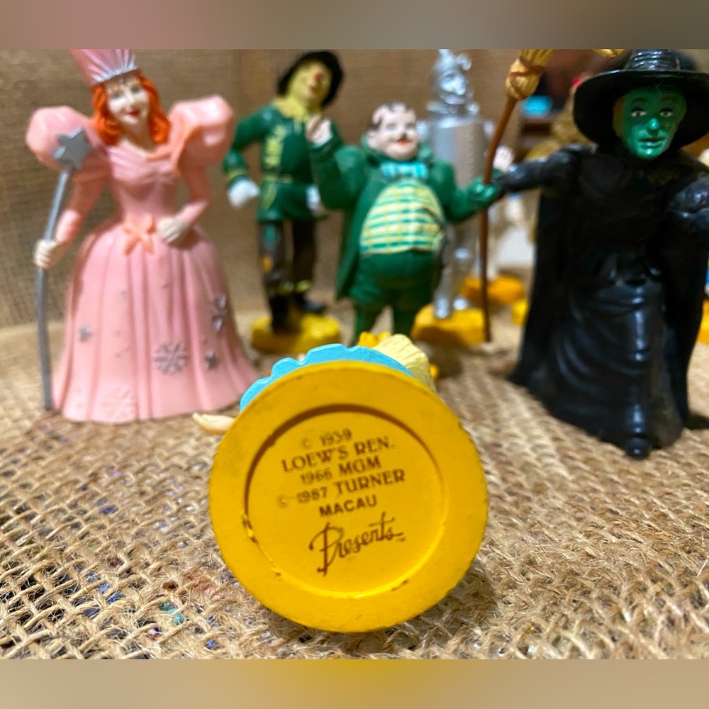 Rare Vintage Wizard of Oz figurines. Complete set from the 80s.